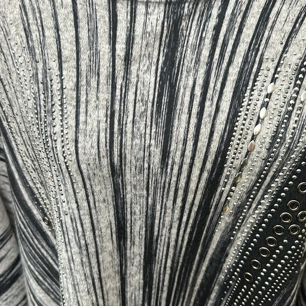 Gently worn B.L. E. U. knit Tunic 1X - Picture 2 of 6